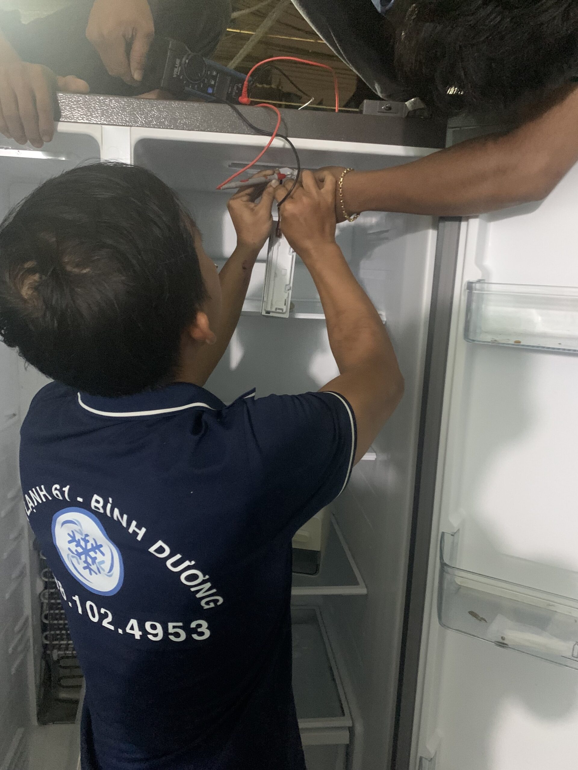 Đội ngũ thợ sửa tủ lạnh chuyên nghiệp Điện Lạnh 61 có mặt tại Dĩ An Bình Dương