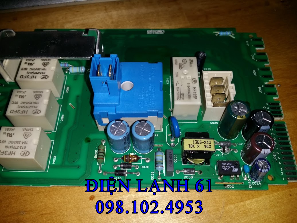 Hình ảnh bo mạch máy giặt bị cháy đen do côn trùng làm tổ