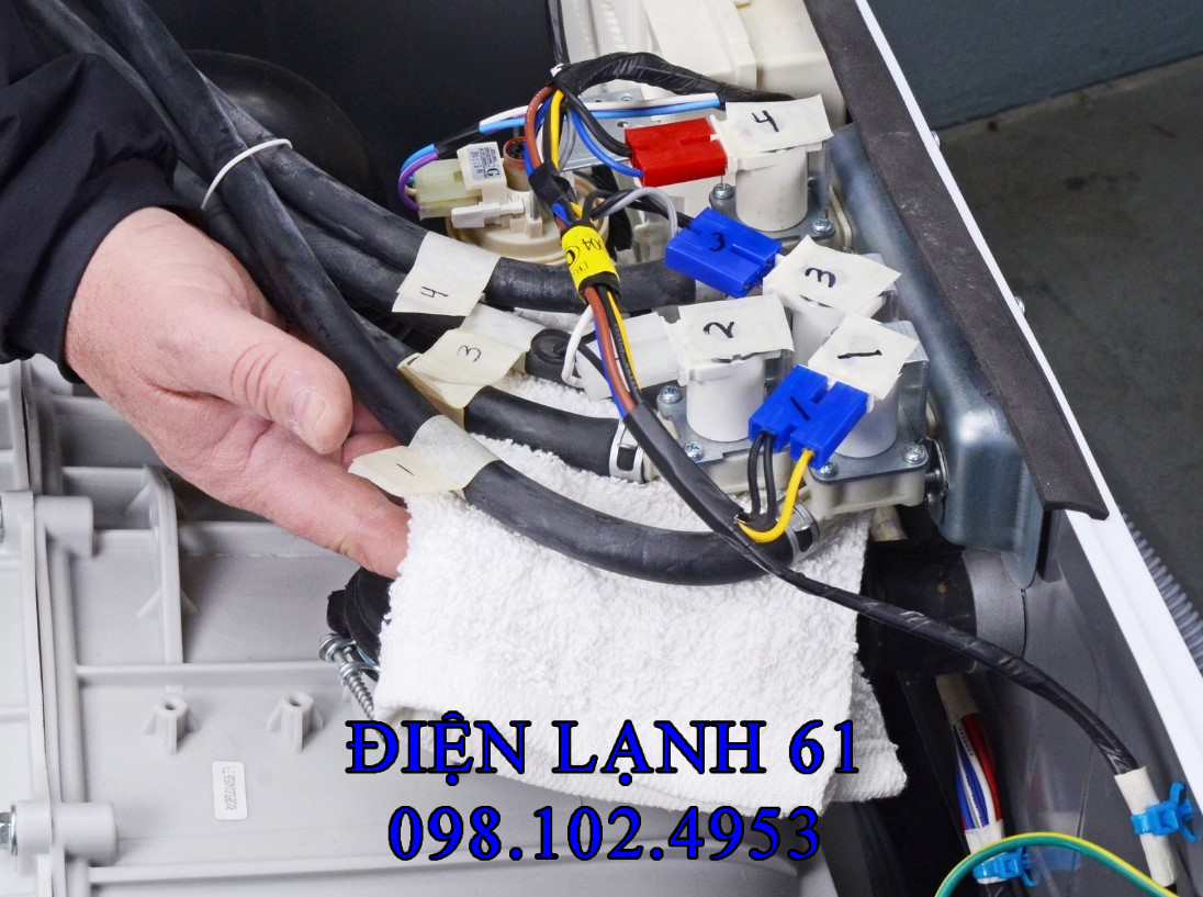 Linh kiện van cấp nước máy giặt cửa ngang chính hãng