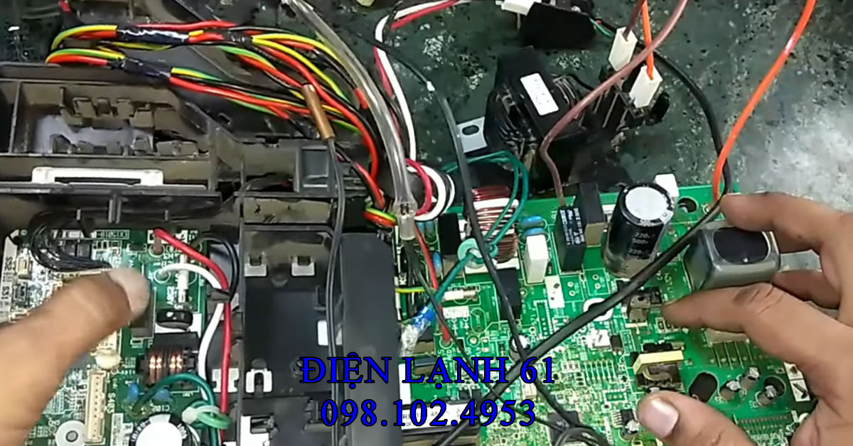 Máy lạnh Toshiba báo lỗi 04-10 do hỏng bo mạch