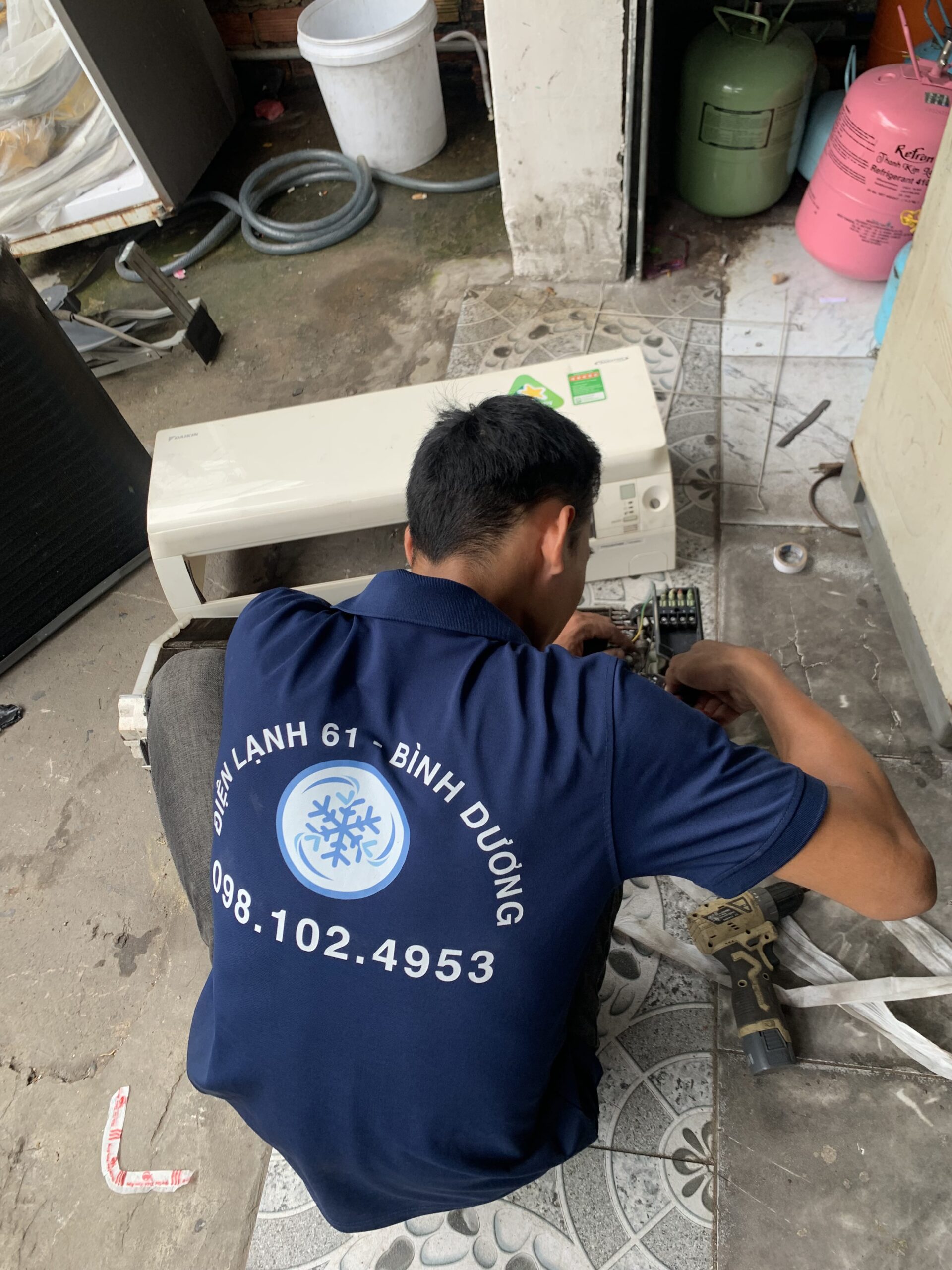 Dấu hiệu máy lạnh kêu to do gãy cánh quạt lồng sóc