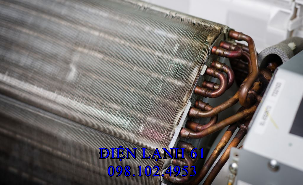 Hình ảnh dàn lạnh máy lạnh bị bám tuyết do thiếu gas