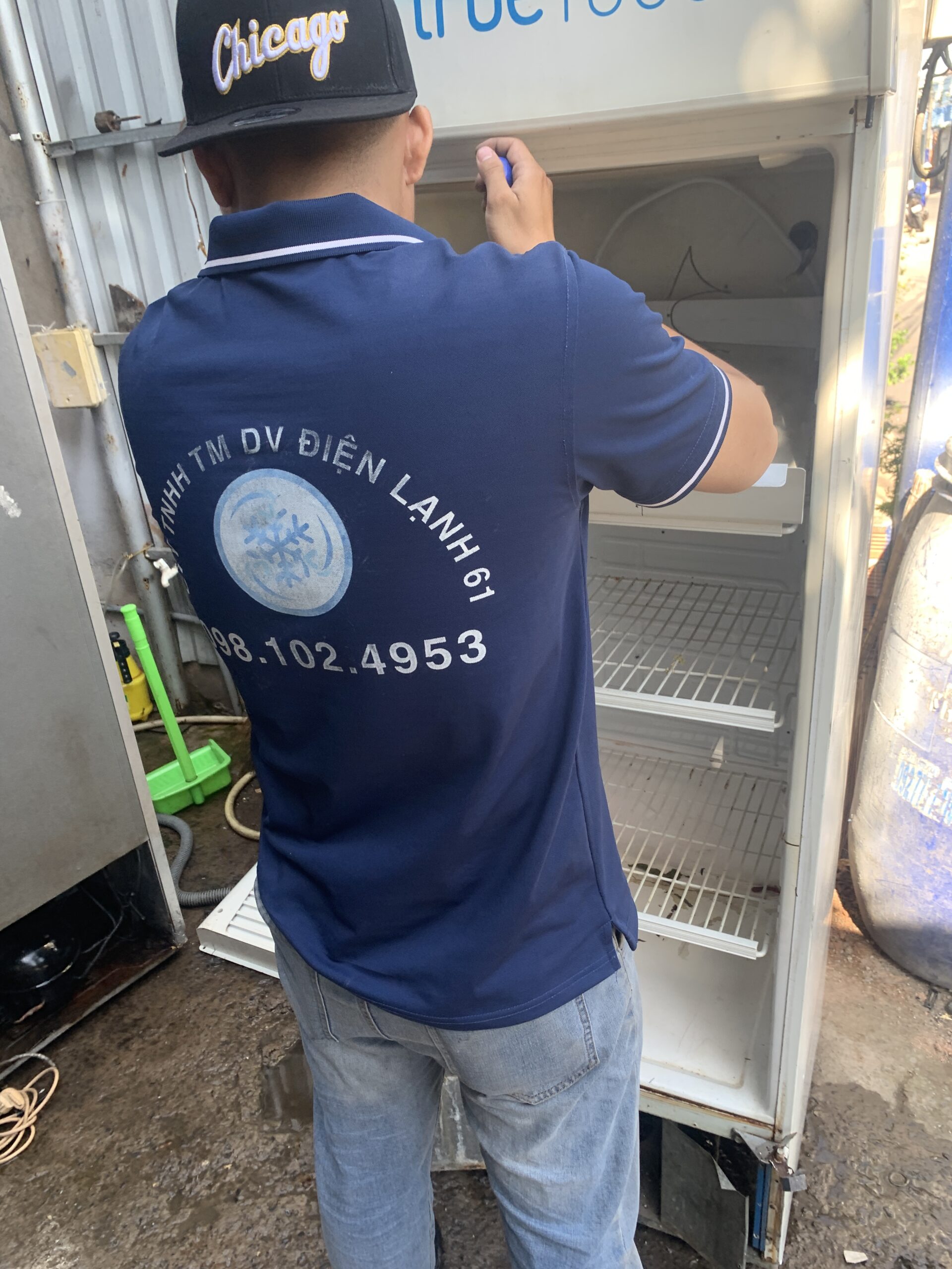 Thay ron tủ mát tại Dĩ An