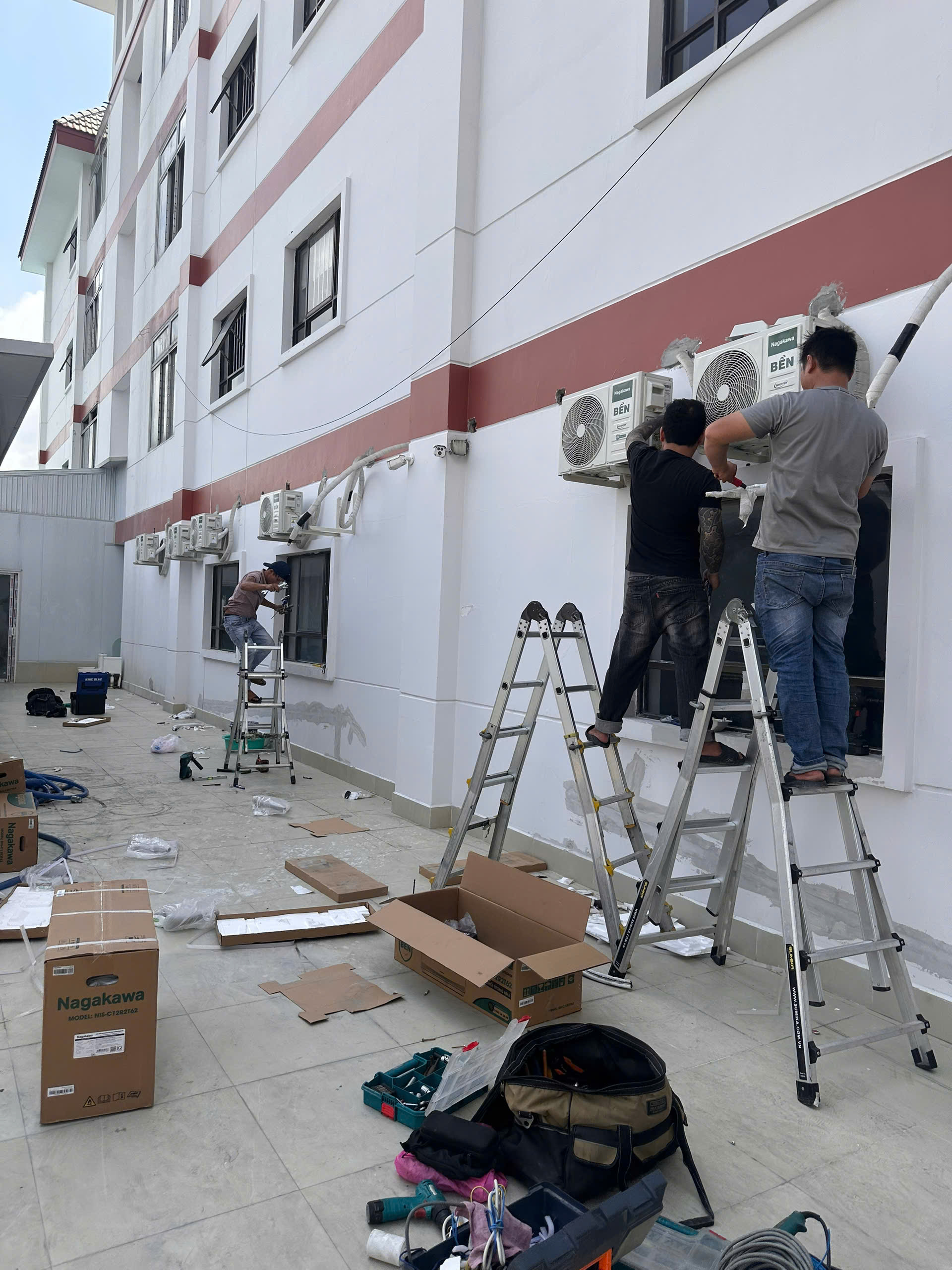 Đảm bảo tiến độ lắp đặt máy lạnh đúng dự kiến Đảm bảo tiến độ lắp đặt máy lạnh đúng dự kiến