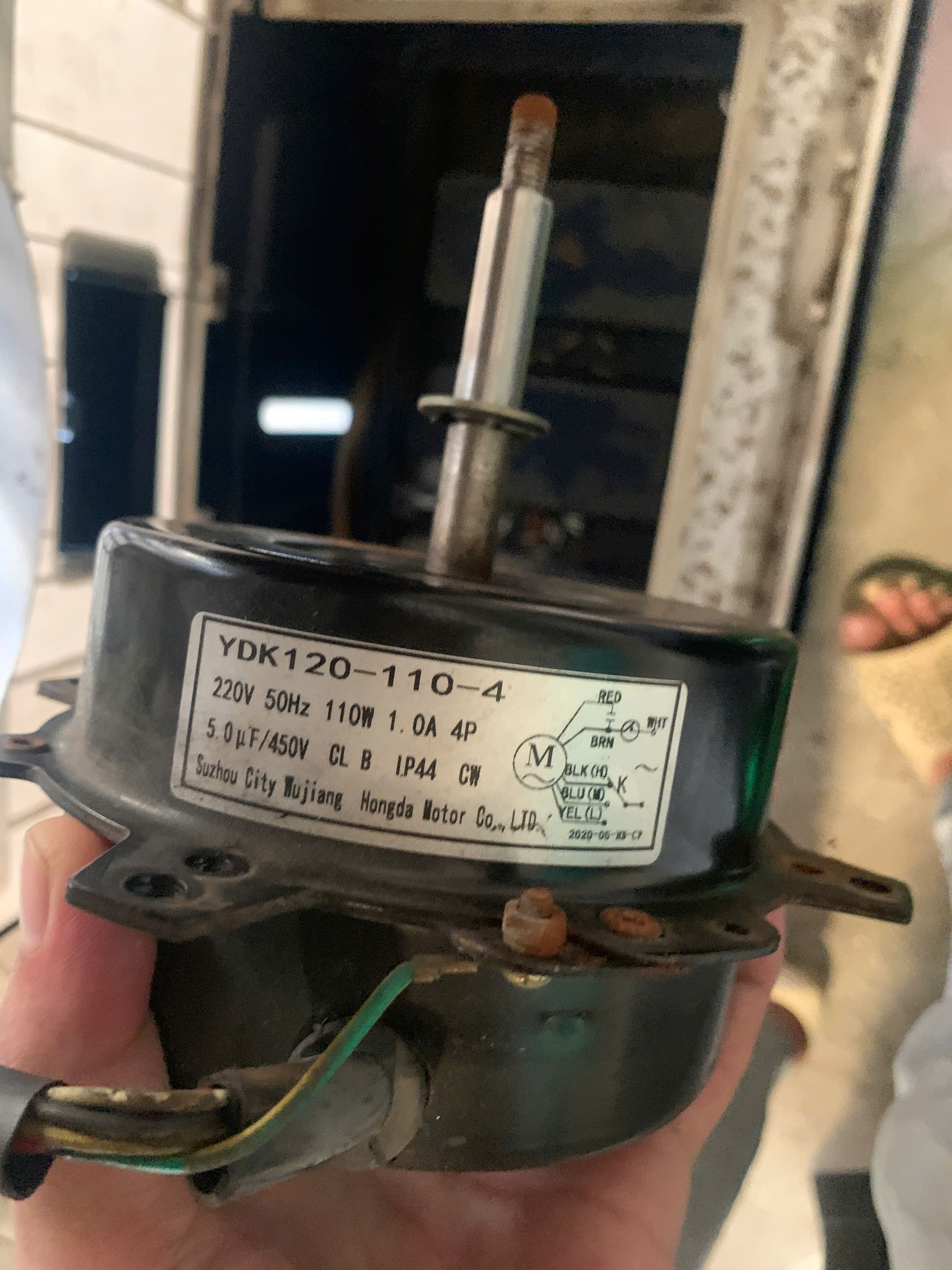 Bụi bẩn bám kín làm hỏng động cơ quạt hơi nước Bụi bẩn bám kín làm hỏng động cơ quạt hơi nước