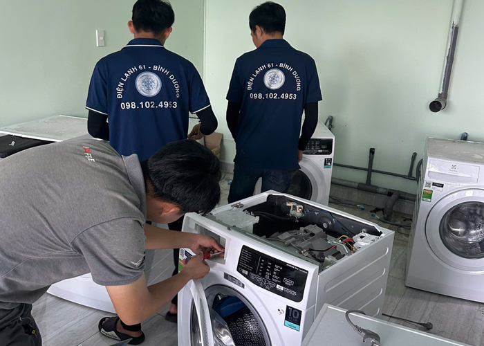 Vệ sinh máy giặt tại nhà Điện Lạnh 61