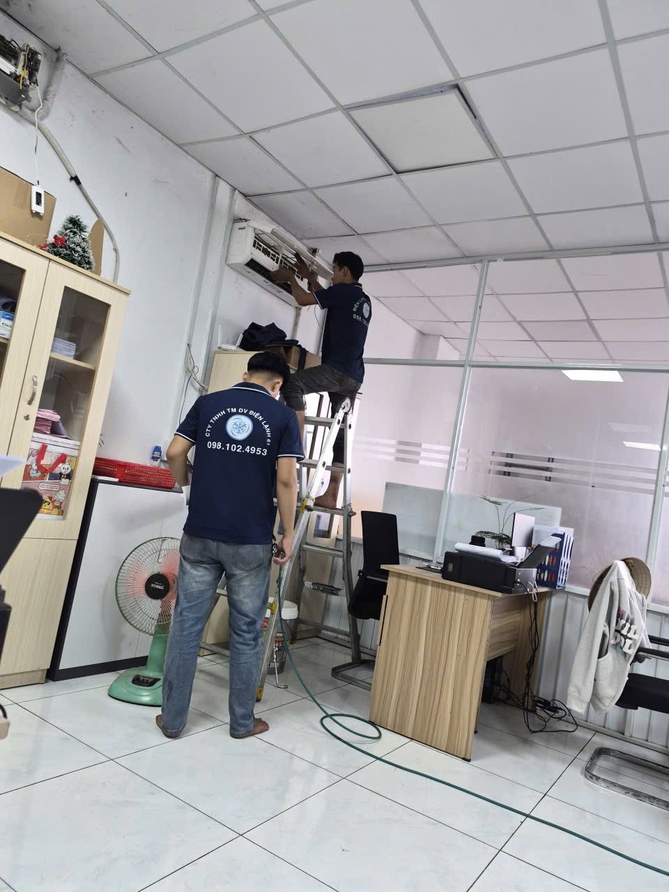 Kiểm tra tình trạng máy lạnh trước khi vệ sinh