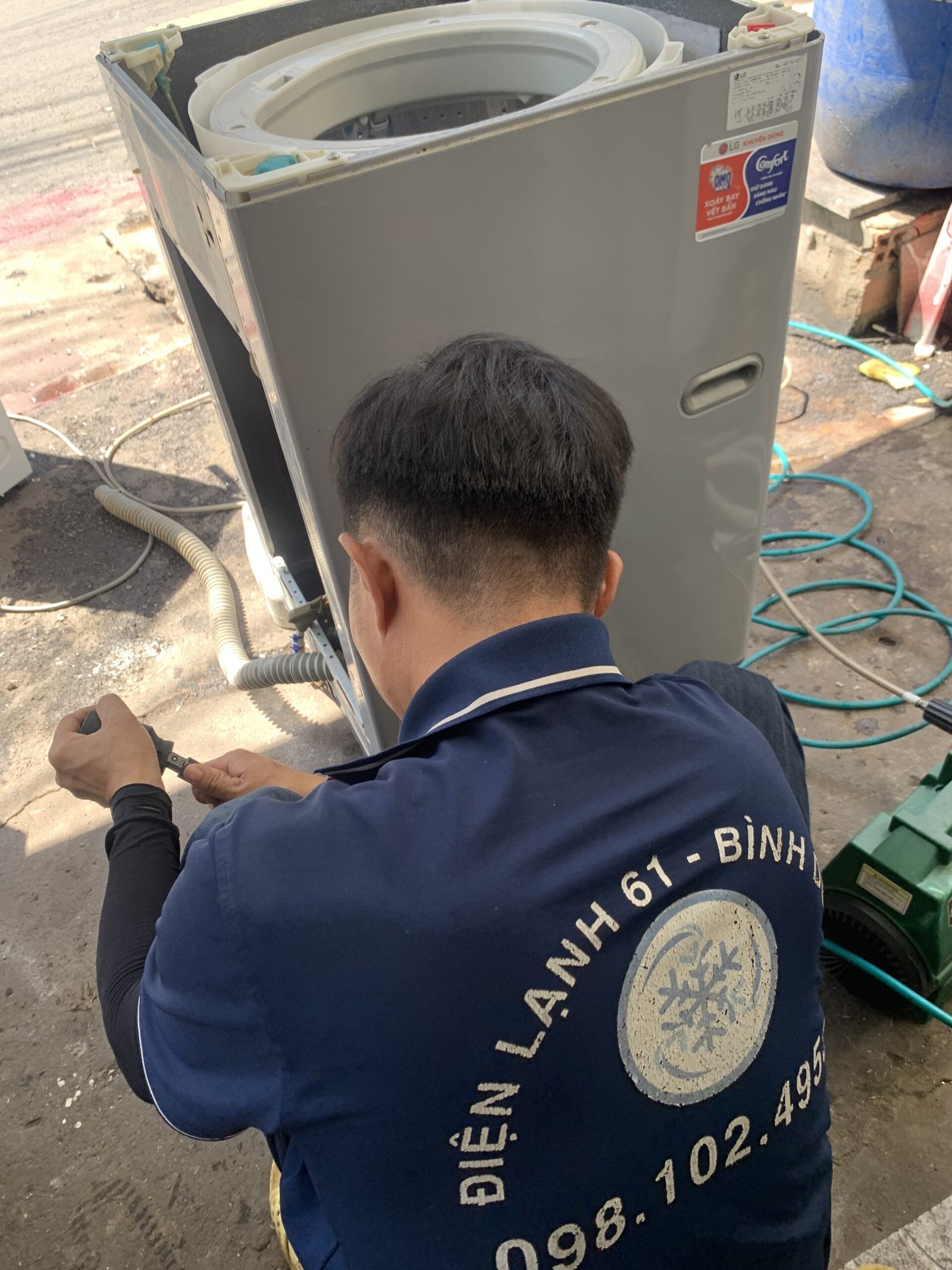 Lồng máy giặt bị nghiêng do đứt ty treo