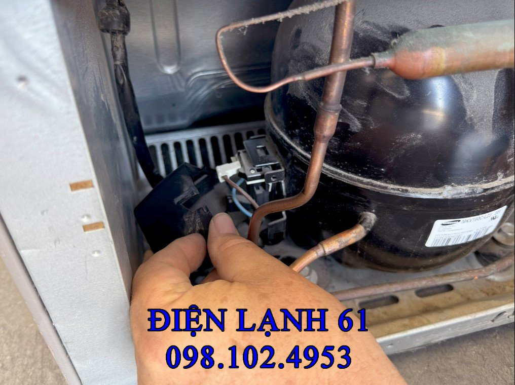 Vị trí lắp đặt role bảo vệ tủ lạnh trên máy nén